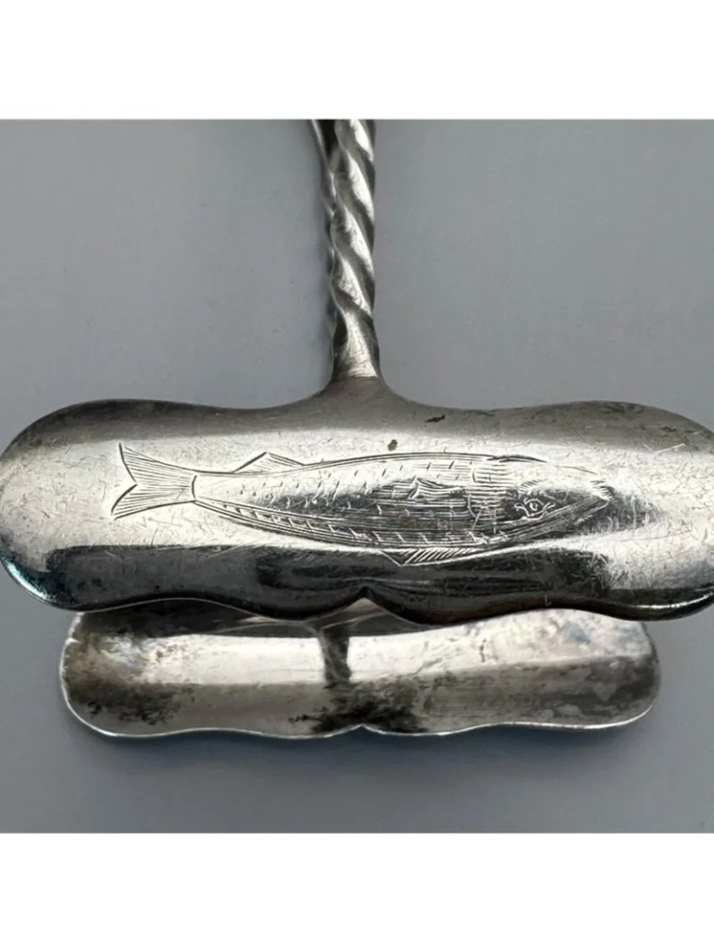 Fish Pattern Sardine Tongs Twisted Handle Vintage Silverplate 4